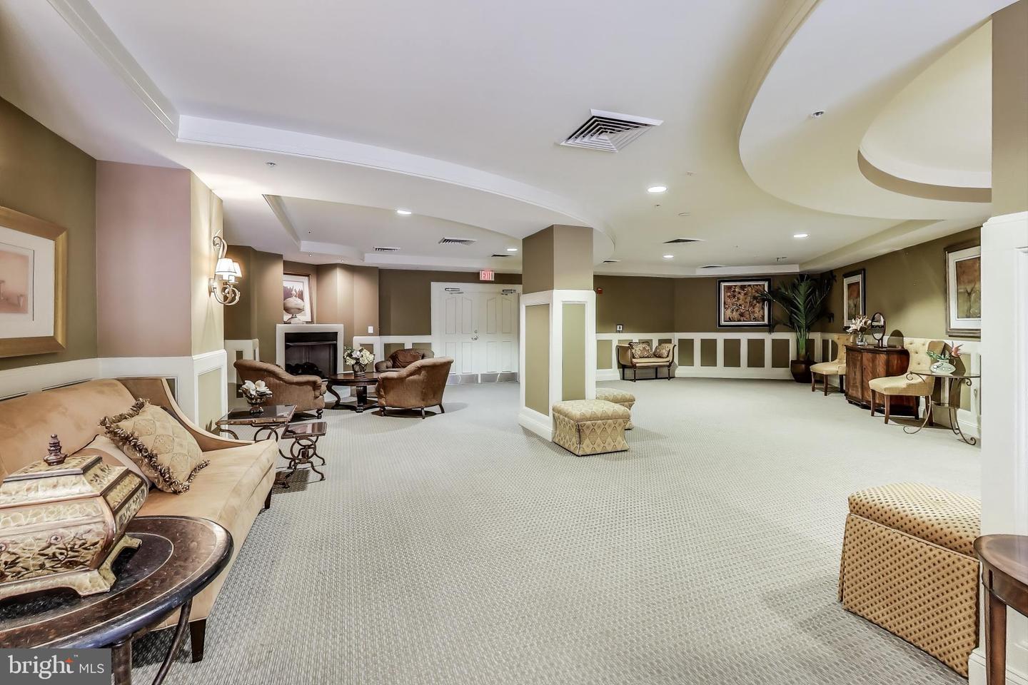 1781 CHAIN BRIDGE RD #402, MCLEAN, Virginia 22102, 2 Bedrooms Bedrooms, 6 Rooms Rooms,2 BathroomsBathrooms,Residential,For sale,1781 CHAIN BRIDGE RD #402,VAFX2262520 MLS # VAFX2262520
