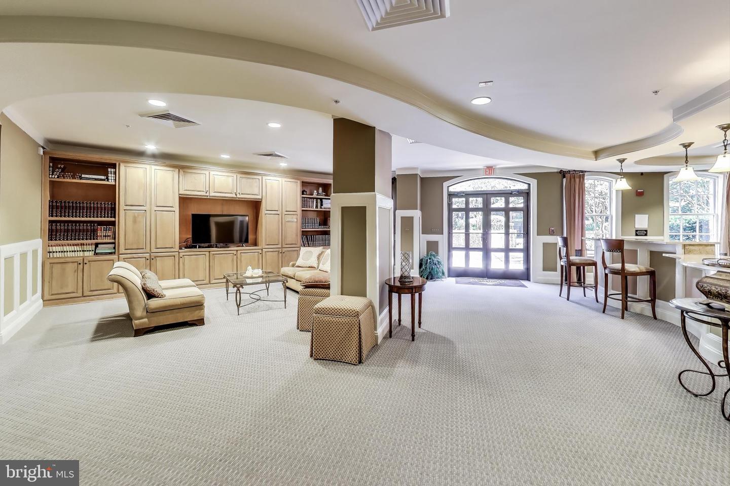 1781 CHAIN BRIDGE RD #402, MCLEAN, Virginia 22102, 2 Bedrooms Bedrooms, 6 Rooms Rooms,2 BathroomsBathrooms,Residential,For sale,1781 CHAIN BRIDGE RD #402,VAFX2262520 MLS # VAFX2262520