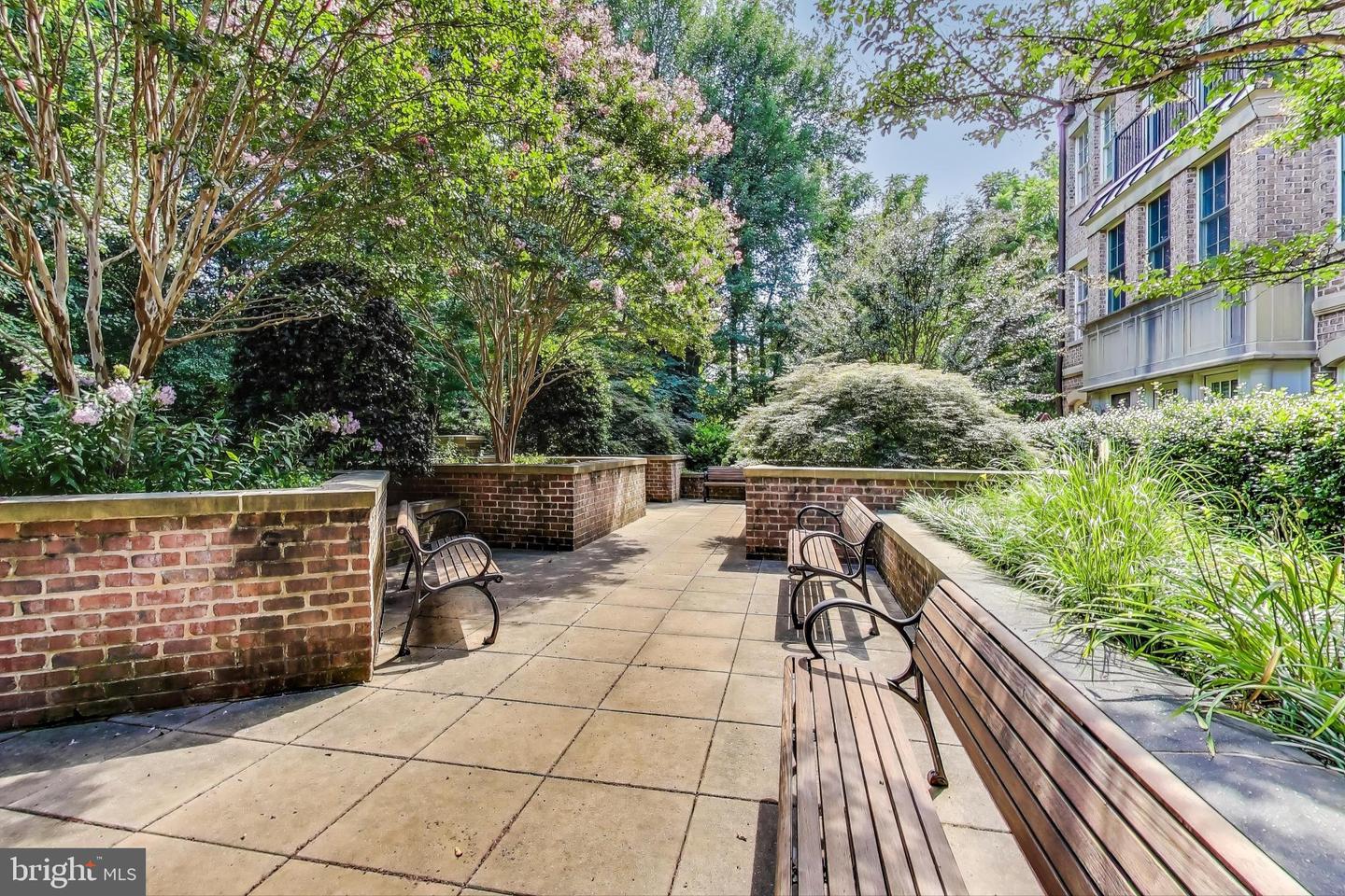 1781 CHAIN BRIDGE RD #402, MCLEAN, Virginia 22102, 2 Bedrooms Bedrooms, 6 Rooms Rooms,2 BathroomsBathrooms,Residential,For sale,1781 CHAIN BRIDGE RD #402,VAFX2262520 MLS # VAFX2262520