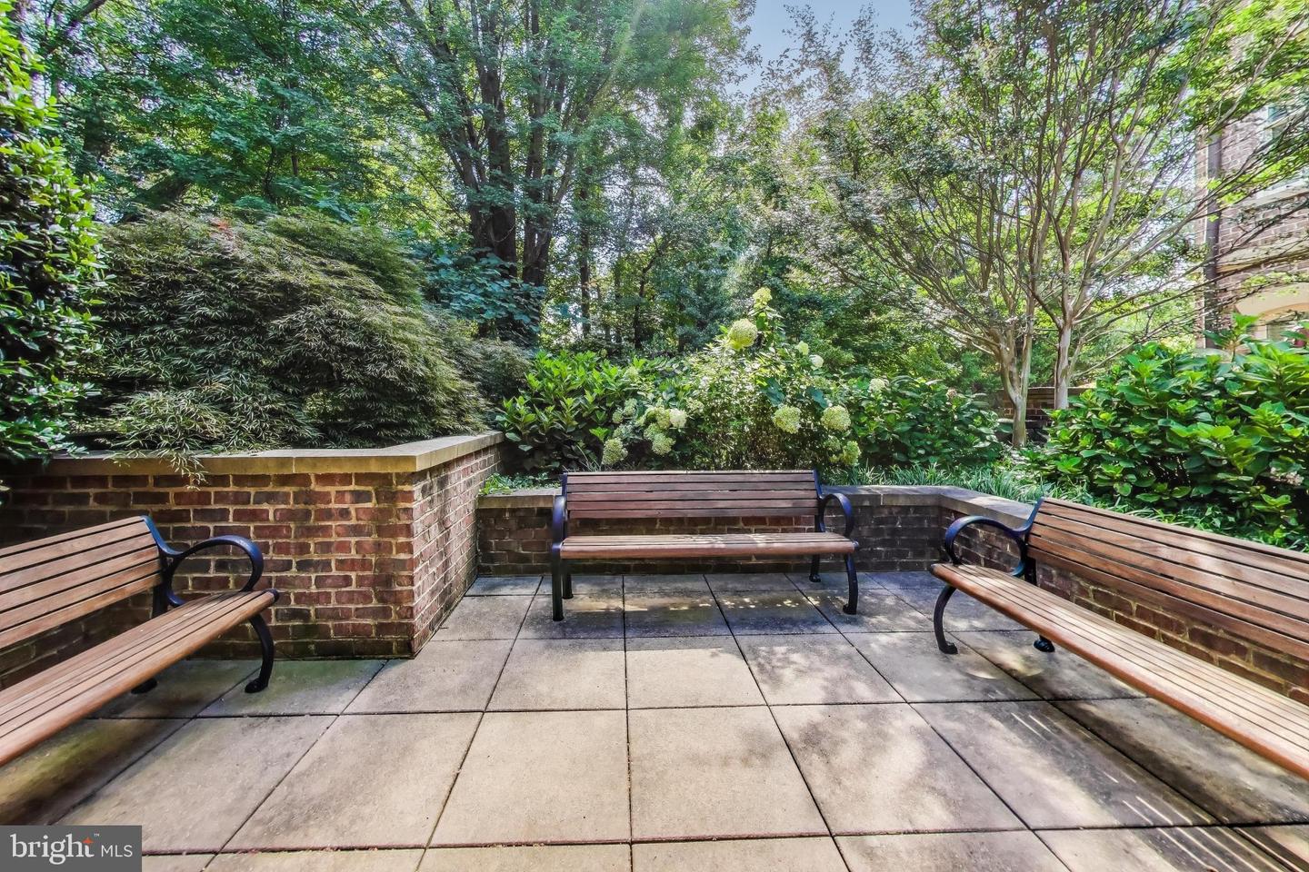 1781 CHAIN BRIDGE RD #402, MCLEAN, Virginia 22102, 2 Bedrooms Bedrooms, 6 Rooms Rooms,2 BathroomsBathrooms,Residential,For sale,1781 CHAIN BRIDGE RD #402,VAFX2262520 MLS # VAFX2262520