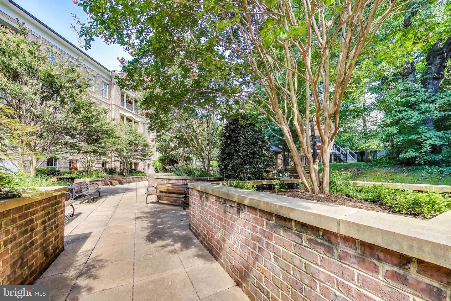 1781 CHAIN BRIDGE RD #402, MCLEAN, Virginia 22102, 2 Bedrooms Bedrooms, 6 Rooms Rooms,2 BathroomsBathrooms,Residential,For sale,1781 CHAIN BRIDGE RD #402,VAFX2262520 MLS # VAFX2262520