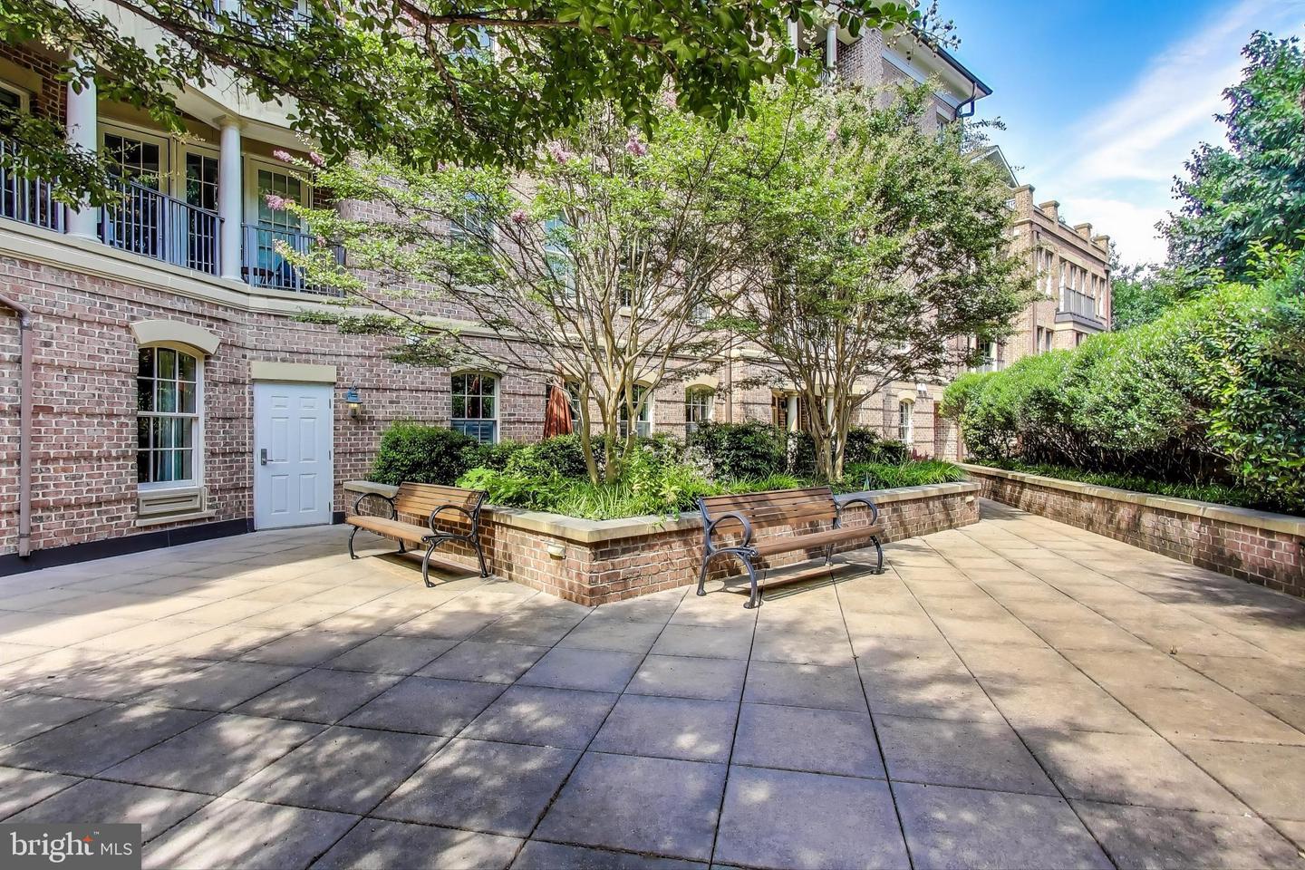 1781 CHAIN BRIDGE RD #402, MCLEAN, Virginia 22102, 2 Bedrooms Bedrooms, 6 Rooms Rooms,2 BathroomsBathrooms,Residential,For sale,1781 CHAIN BRIDGE RD #402,VAFX2262520 MLS # VAFX2262520