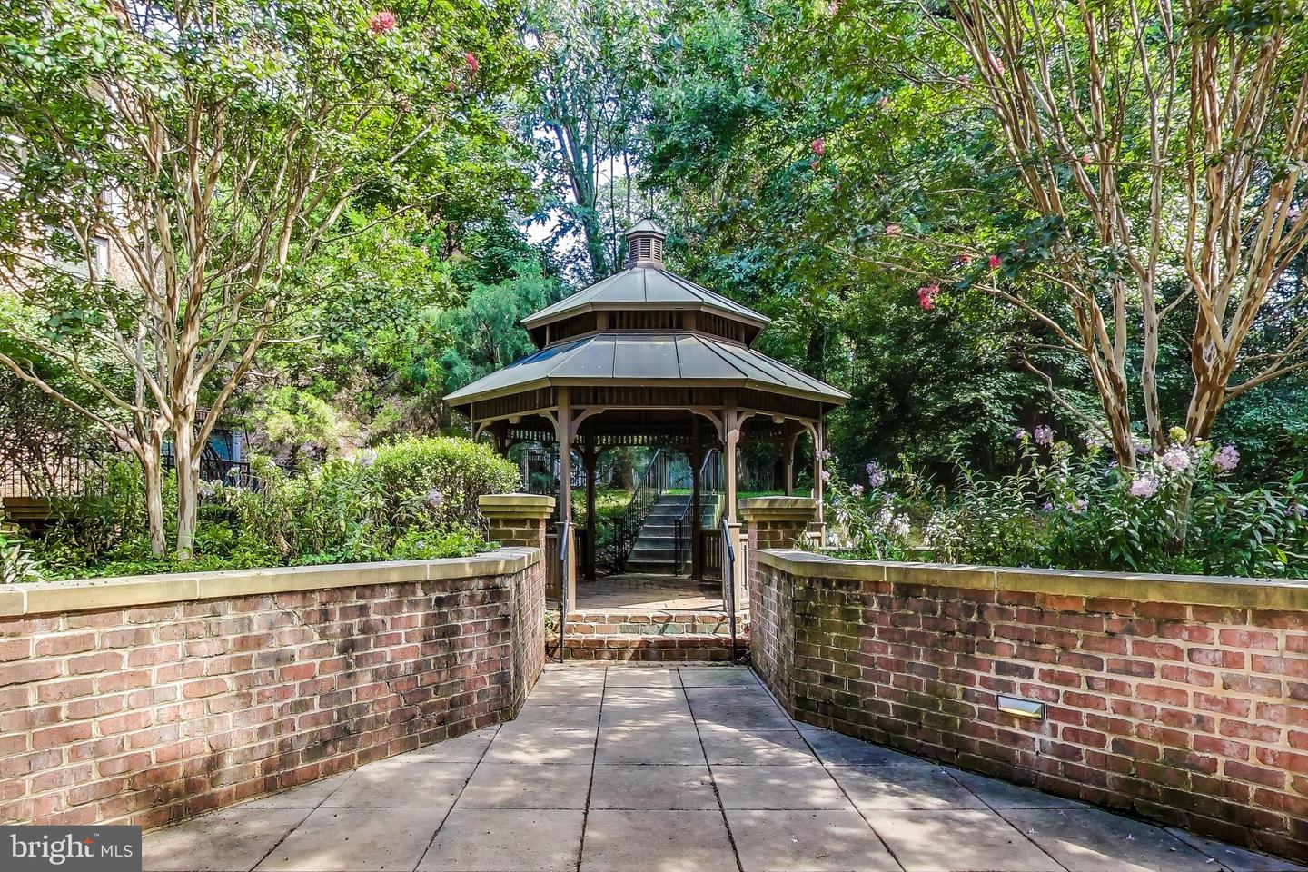 1781 CHAIN BRIDGE RD #402, MCLEAN, Virginia 22102, 2 Bedrooms Bedrooms, 6 Rooms Rooms,2 BathroomsBathrooms,Residential,For sale,1781 CHAIN BRIDGE RD #402,VAFX2262520 MLS # VAFX2262520