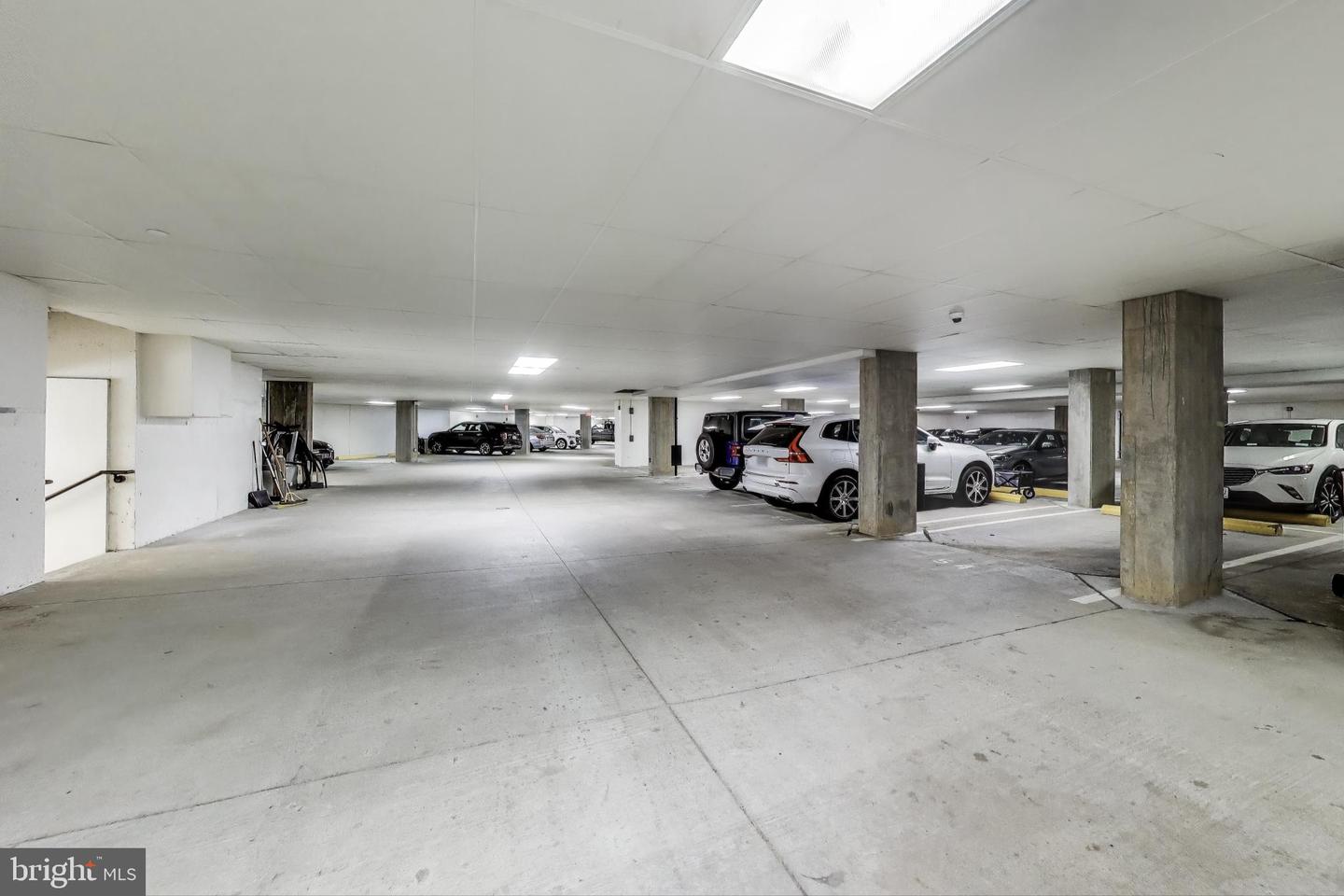 1781 CHAIN BRIDGE RD #402, MCLEAN, Virginia 22102, 2 Bedrooms Bedrooms, 6 Rooms Rooms,2 BathroomsBathrooms,Residential,For sale,1781 CHAIN BRIDGE RD #402,VAFX2262520 MLS # VAFX2262520