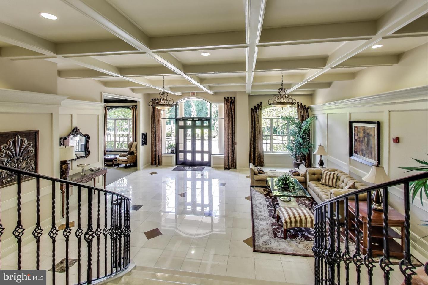 1781 CHAIN BRIDGE RD #402, MCLEAN, Virginia 22102, 2 Bedrooms Bedrooms, 6 Rooms Rooms,2 BathroomsBathrooms,Residential,For sale,1781 CHAIN BRIDGE RD #402,VAFX2262520 MLS # VAFX2262520