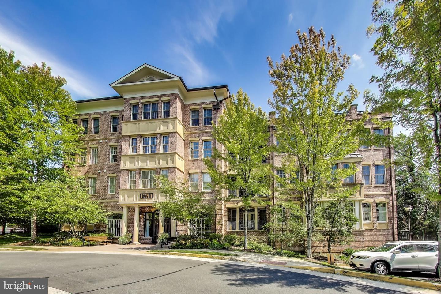 1781 CHAIN BRIDGE RD #402, MCLEAN, Virginia 22102, 2 Bedrooms Bedrooms, 6 Rooms Rooms,2 BathroomsBathrooms,Residential,For sale,1781 CHAIN BRIDGE RD #402,VAFX2262520 MLS # VAFX2262520