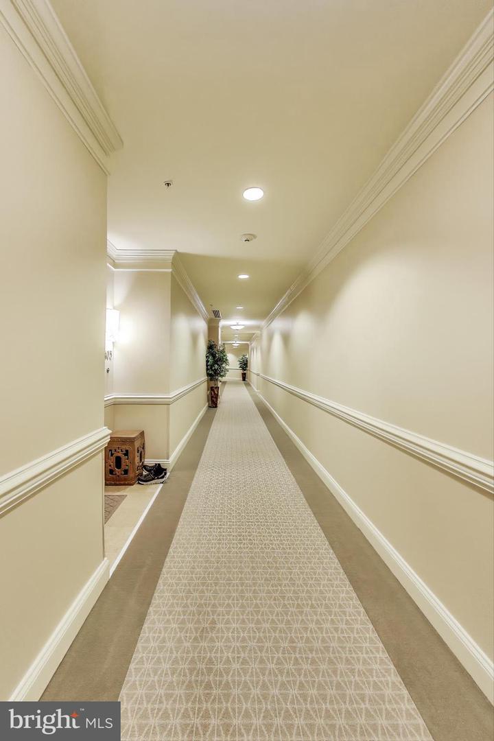 1781 CHAIN BRIDGE RD #402, MCLEAN, Virginia 22102, 2 Bedrooms Bedrooms, 6 Rooms Rooms,2 BathroomsBathrooms,Residential,For sale,1781 CHAIN BRIDGE RD #402,VAFX2262520 MLS # VAFX2262520