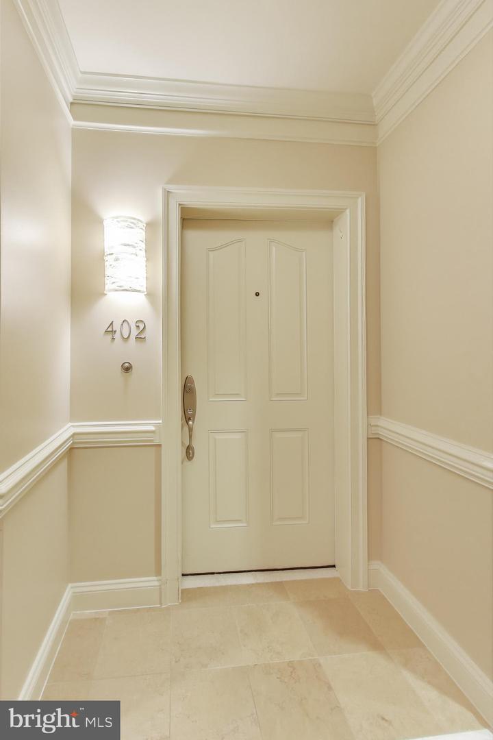 1781 CHAIN BRIDGE RD #402, MCLEAN, Virginia 22102, 2 Bedrooms Bedrooms, 6 Rooms Rooms,2 BathroomsBathrooms,Residential,For sale,1781 CHAIN BRIDGE RD #402,VAFX2262520 MLS # VAFX2262520