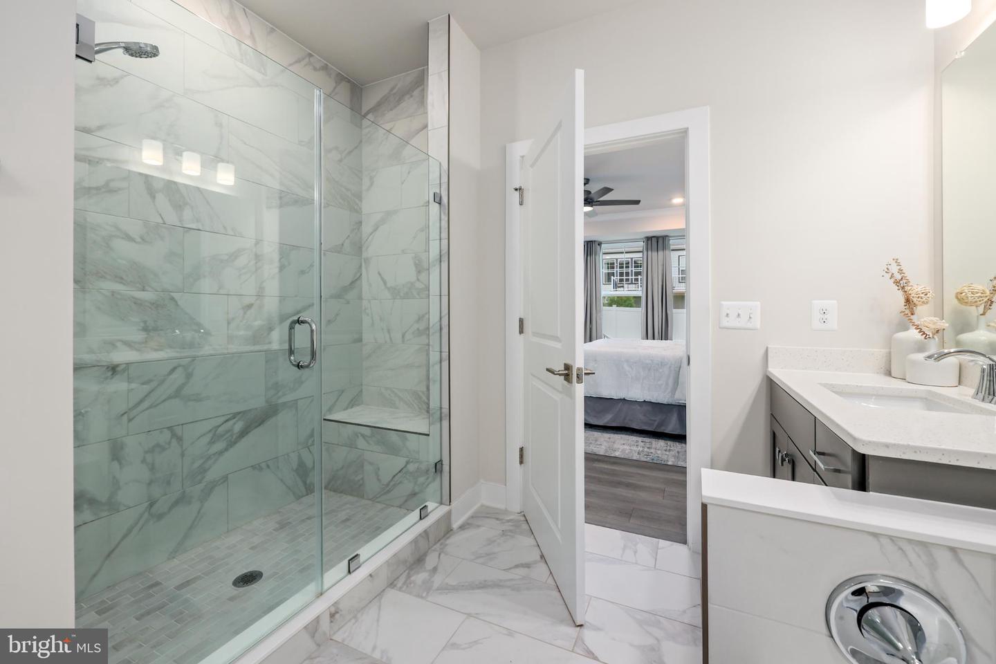 6403 HILLVIEW AVE, ALEXANDRIA, Virginia 22310, 5 Bedrooms Bedrooms, 18 Rooms Rooms,4 BathroomsBathrooms,Residential,For sale,6403 HILLVIEW AVE,VAFX2262682 MLS # VAFX2262682