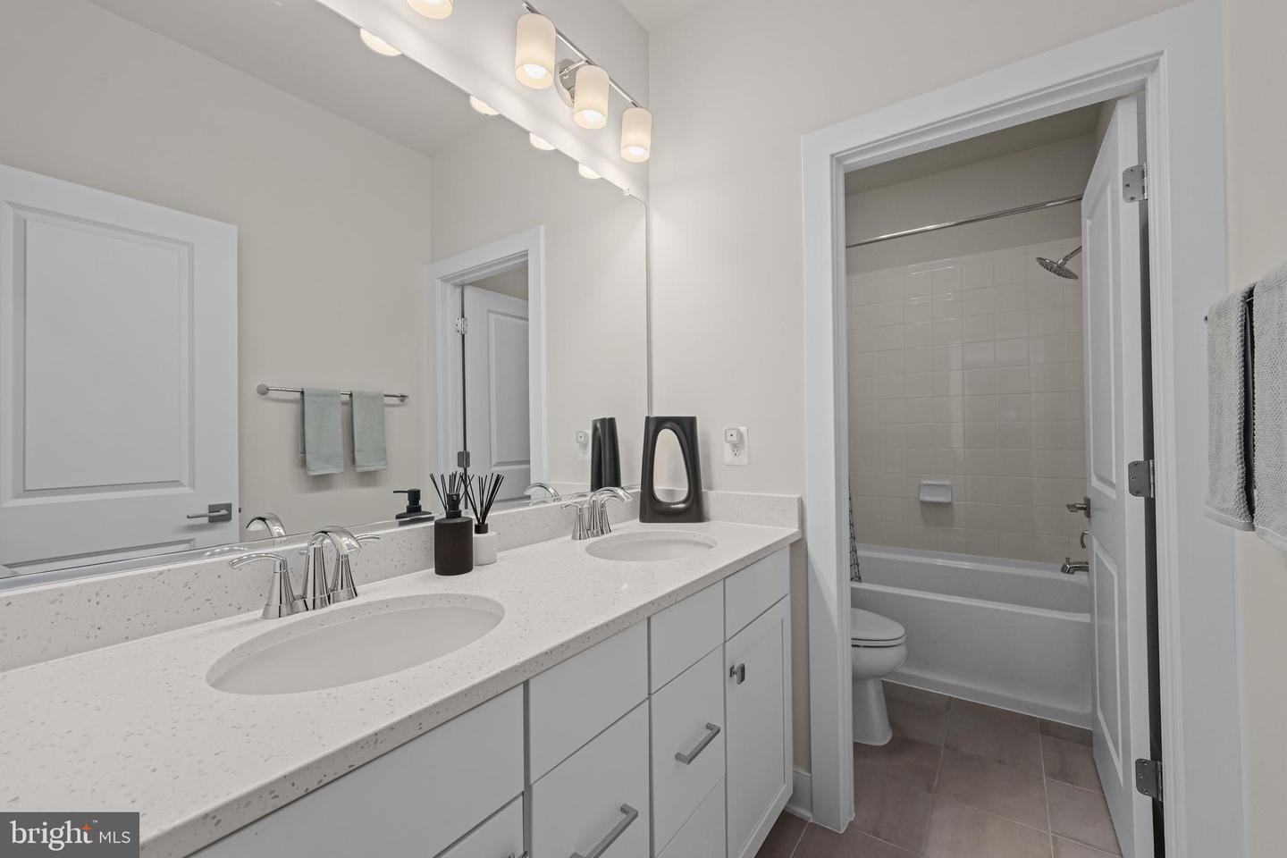 6403 HILLVIEW AVE, ALEXANDRIA, Virginia 22310, 5 Bedrooms Bedrooms, 18 Rooms Rooms,4 BathroomsBathrooms,Residential,For sale,6403 HILLVIEW AVE,VAFX2262682 MLS # VAFX2262682