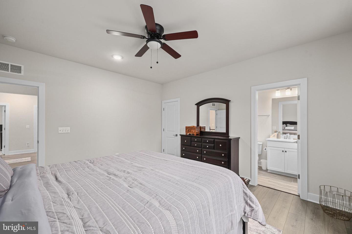 6403 HILLVIEW AVE, ALEXANDRIA, Virginia 22310, 5 Bedrooms Bedrooms, 18 Rooms Rooms,4 BathroomsBathrooms,Residential,For sale,6403 HILLVIEW AVE,VAFX2262682 MLS # VAFX2262682