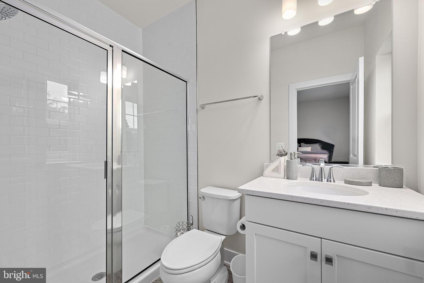6403 HILLVIEW AVE, ALEXANDRIA, Virginia 22310, 5 Bedrooms Bedrooms, 18 Rooms Rooms,4 BathroomsBathrooms,Residential,For sale,6403 HILLVIEW AVE,VAFX2262682 MLS # VAFX2262682