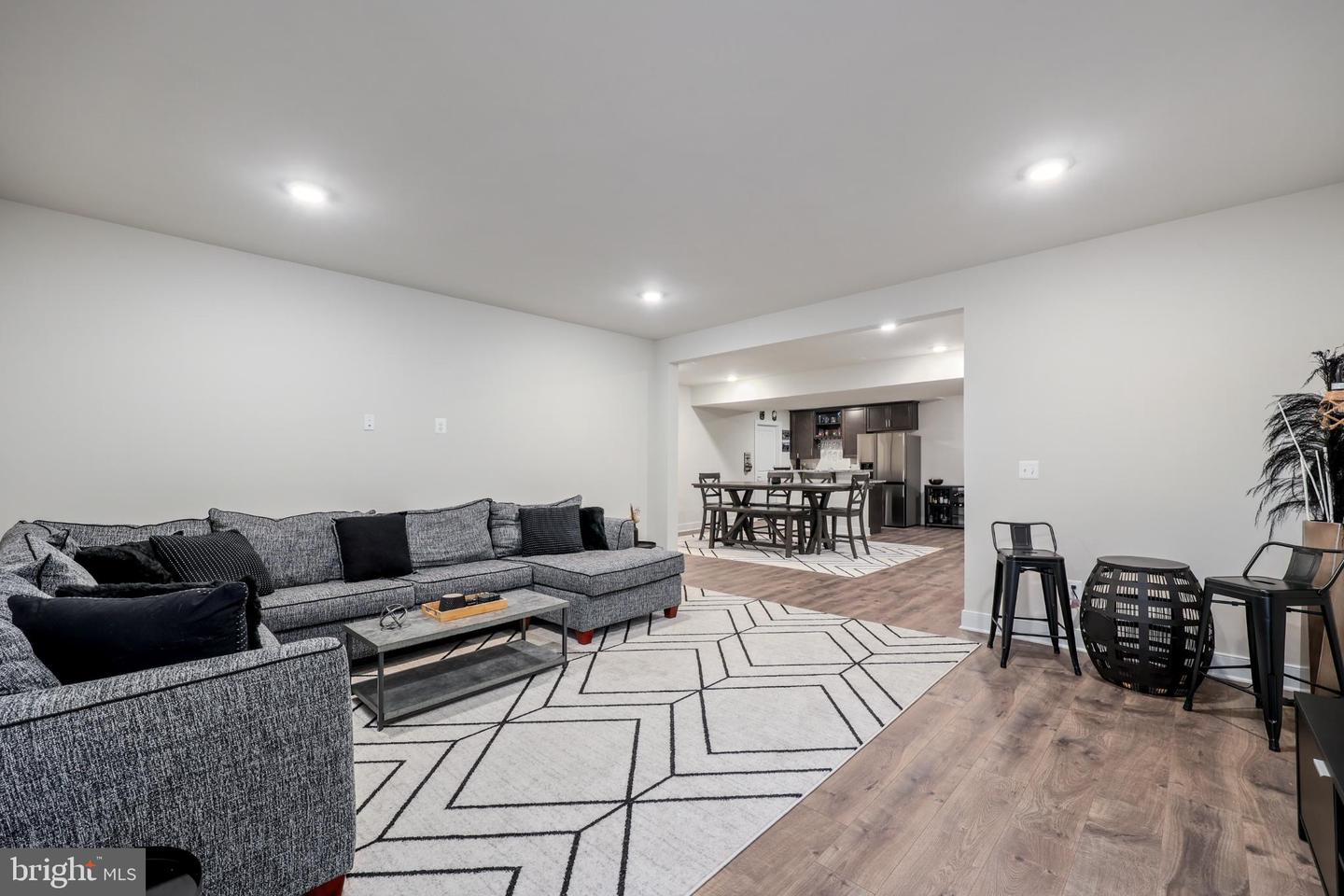 6403 HILLVIEW AVE, ALEXANDRIA, Virginia 22310, 5 Bedrooms Bedrooms, 18 Rooms Rooms,4 BathroomsBathrooms,Residential,For sale,6403 HILLVIEW AVE,VAFX2262682 MLS # VAFX2262682
