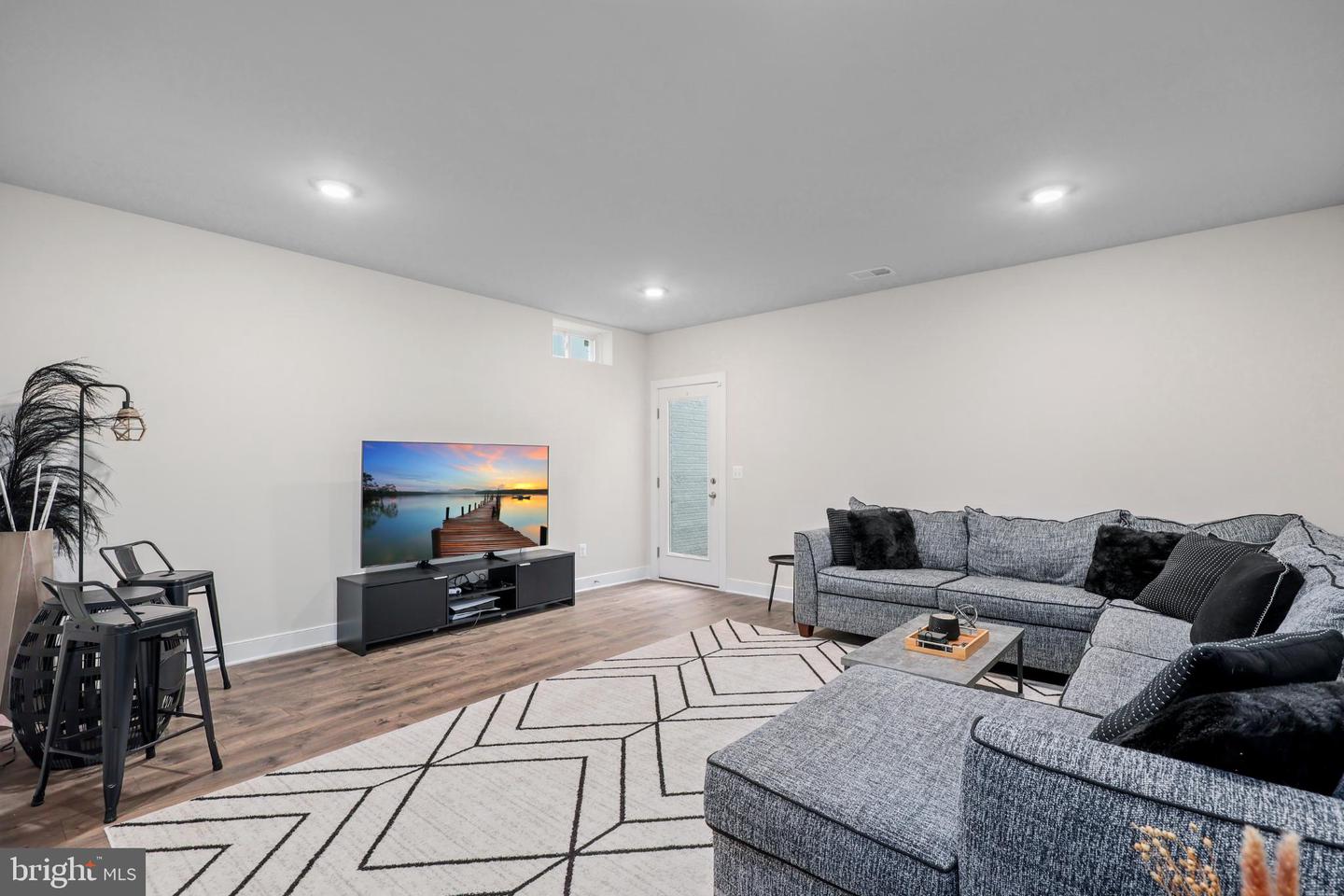 6403 HILLVIEW AVE, ALEXANDRIA, Virginia 22310, 5 Bedrooms Bedrooms, 18 Rooms Rooms,4 BathroomsBathrooms,Residential,For sale,6403 HILLVIEW AVE,VAFX2262682 MLS # VAFX2262682
