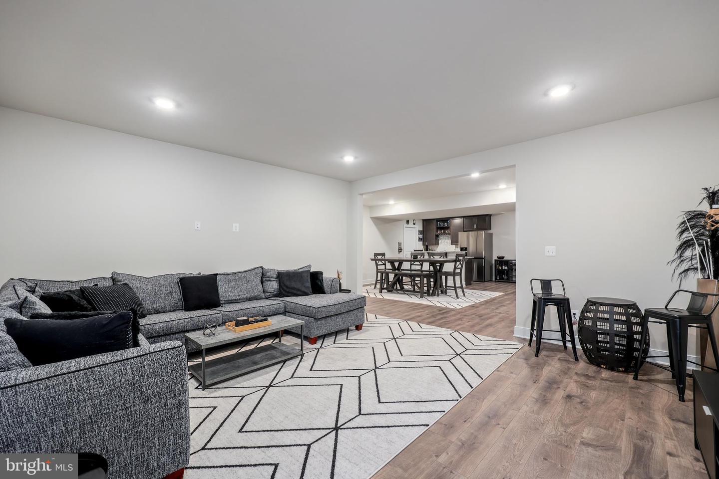 6403 HILLVIEW AVE, ALEXANDRIA, Virginia 22310, 5 Bedrooms Bedrooms, 18 Rooms Rooms,4 BathroomsBathrooms,Residential,For sale,6403 HILLVIEW AVE,VAFX2262682 MLS # VAFX2262682
