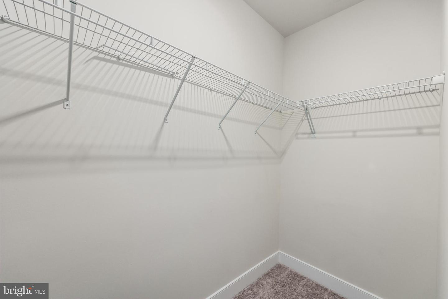 6403 HILLVIEW AVE, ALEXANDRIA, Virginia 22310, 5 Bedrooms Bedrooms, 18 Rooms Rooms,4 BathroomsBathrooms,Residential,For sale,6403 HILLVIEW AVE,VAFX2262682 MLS # VAFX2262682