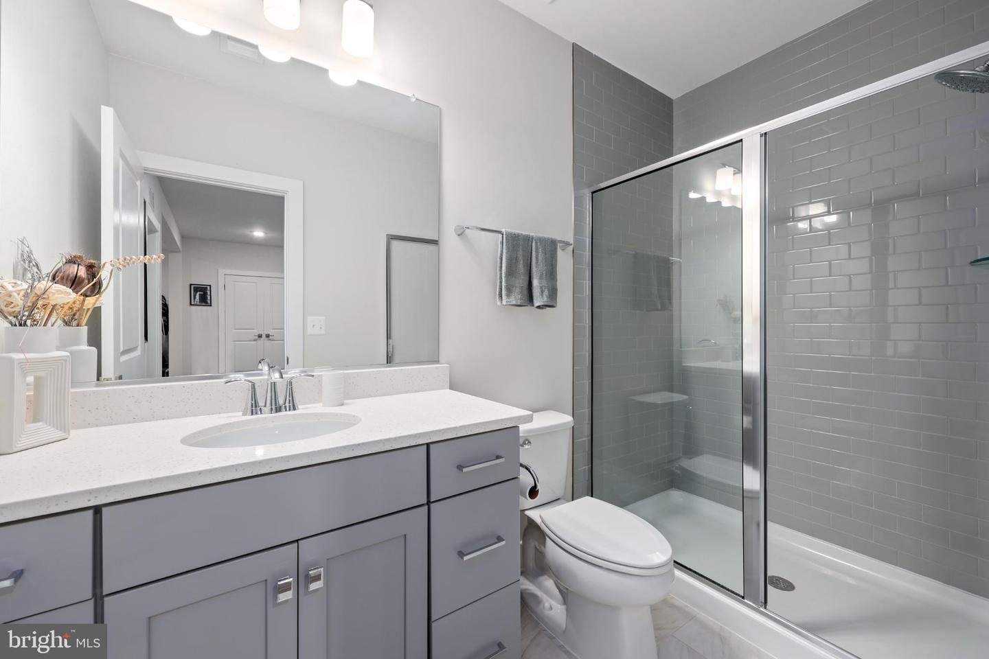 6403 HILLVIEW AVE, ALEXANDRIA, Virginia 22310, 5 Bedrooms Bedrooms, 18 Rooms Rooms,4 BathroomsBathrooms,Residential,For sale,6403 HILLVIEW AVE,VAFX2262682 MLS # VAFX2262682