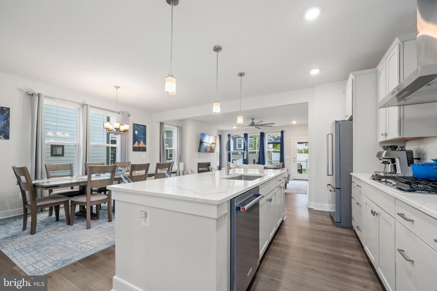 6403 HILLVIEW AVE, ALEXANDRIA, Virginia 22310, 5 Bedrooms Bedrooms, 18 Rooms Rooms,4 BathroomsBathrooms,Residential,For sale,6403 HILLVIEW AVE,VAFX2262682 MLS # VAFX2262682