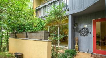 207 NW 2ND ST #D, CHARLOTTESVILLE, Virginia 22902, 2 Bedrooms Bedrooms, ,1 BathroomBathrooms,Residential,For sale,207 NW 2ND ST #D,668084 MLS # 668084