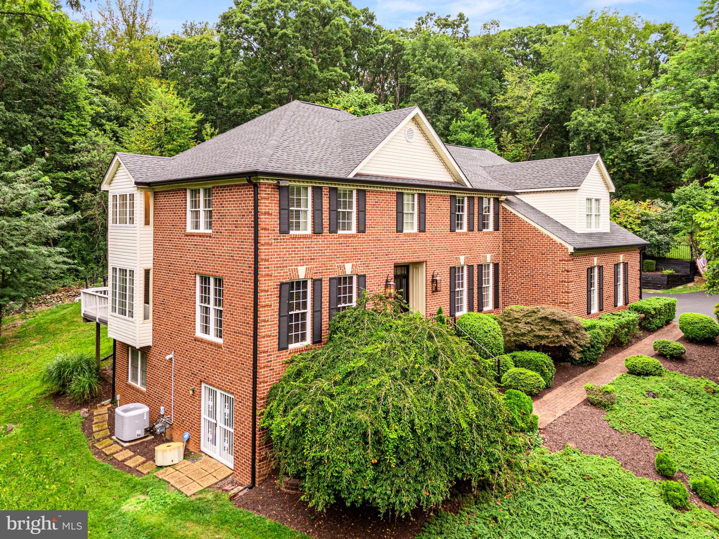 7534 CANNONEER CT E, WARRENTON, Virginia 20186, 6 Bedrooms Bedrooms, ,4 BathroomsBathrooms,Residential,For sale,7534 CANNONEER CT E,VAFQ2018018 MLS # VAFQ2018018