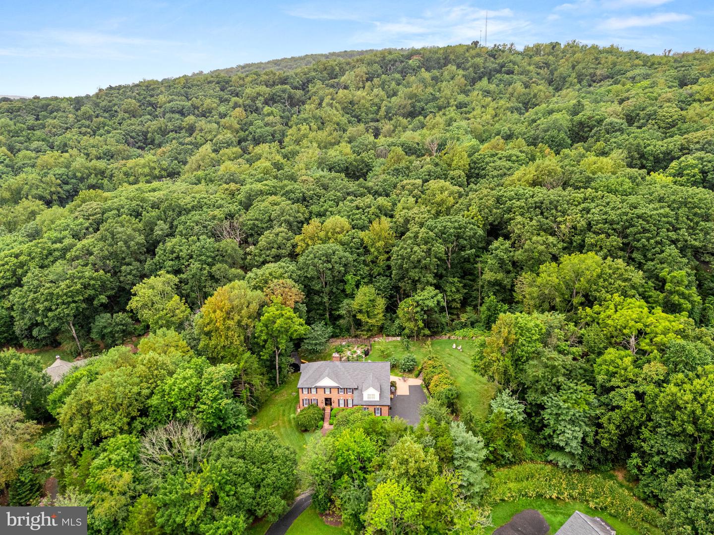 7534 CANNONEER CT E, WARRENTON, Virginia 20186, 6 Bedrooms Bedrooms, ,4 BathroomsBathrooms,Residential,For sale,7534 CANNONEER CT E,VAFQ2018018 MLS # VAFQ2018018