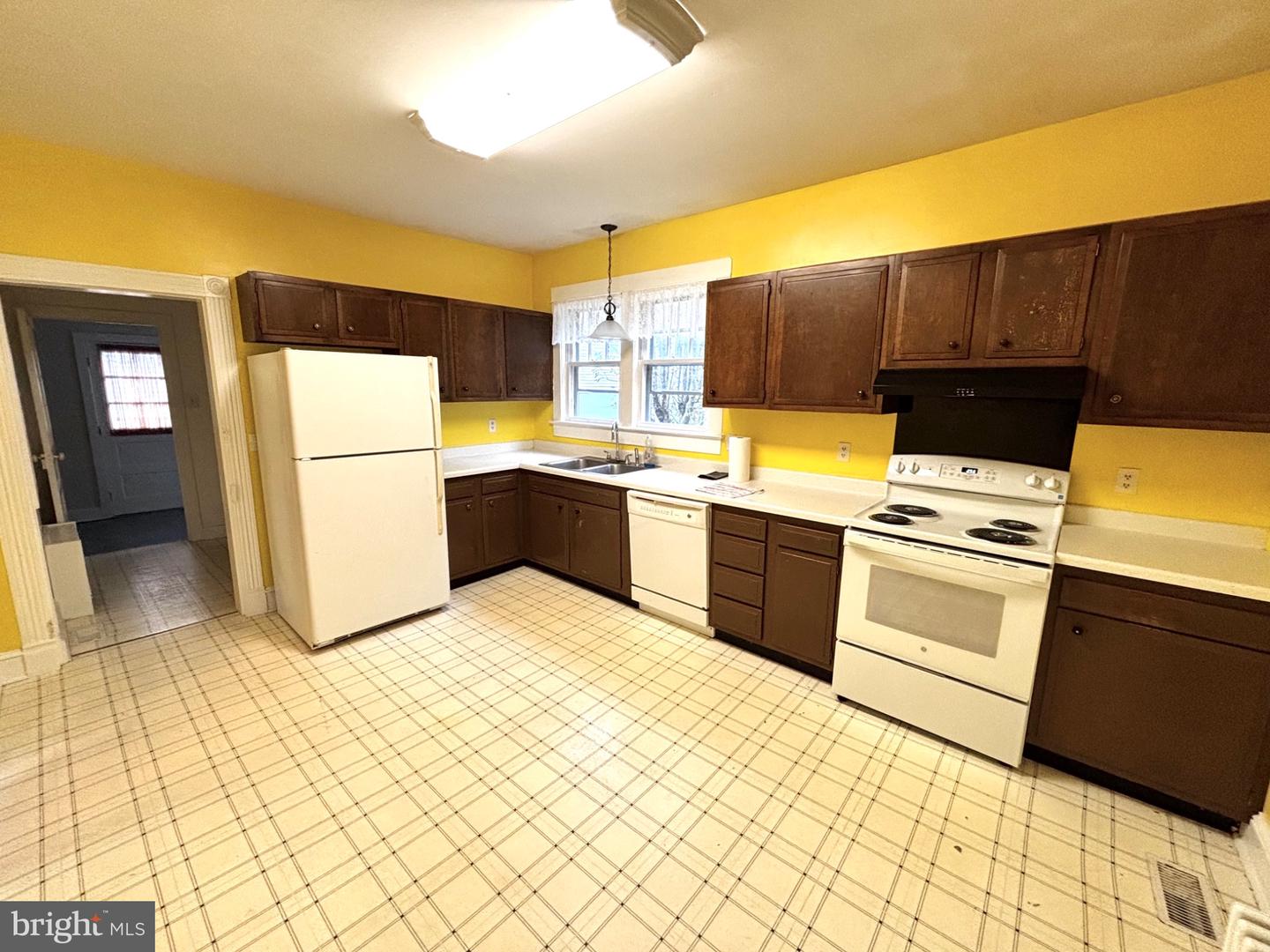 104 S HIGH, EDINBURG, Virginia 22824, 4 Bedrooms Bedrooms, ,1 BathroomBathrooms,Residential,For sale,104 S HIGH,VASH2012312 MLS # VASH2012312