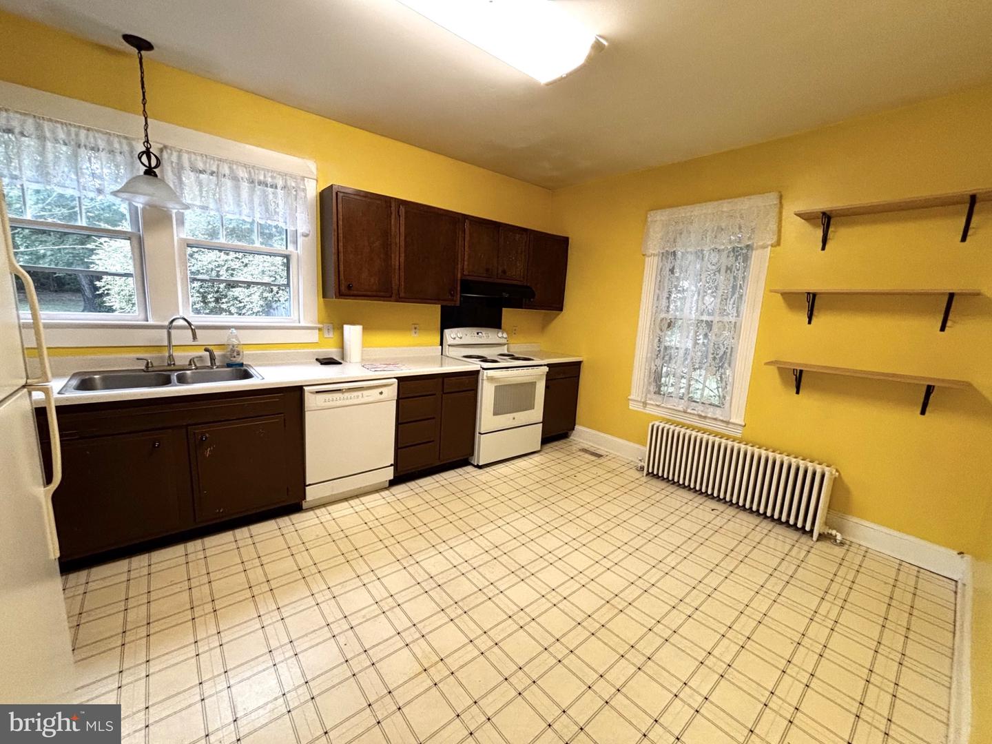 104 S HIGH, EDINBURG, Virginia 22824, 4 Bedrooms Bedrooms, ,1 BathroomBathrooms,Residential,For sale,104 S HIGH,VASH2012312 MLS # VASH2012312