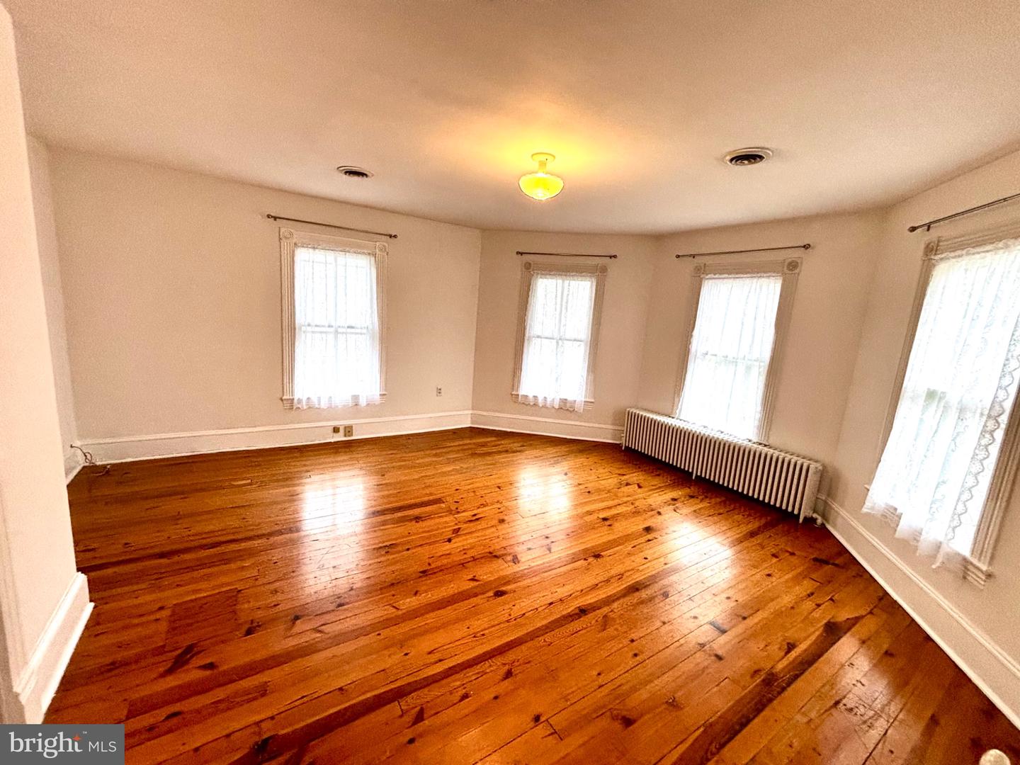 104 S HIGH, EDINBURG, Virginia 22824, 4 Bedrooms Bedrooms, ,1 BathroomBathrooms,Residential,For sale,104 S HIGH,VASH2012312 MLS # VASH2012312