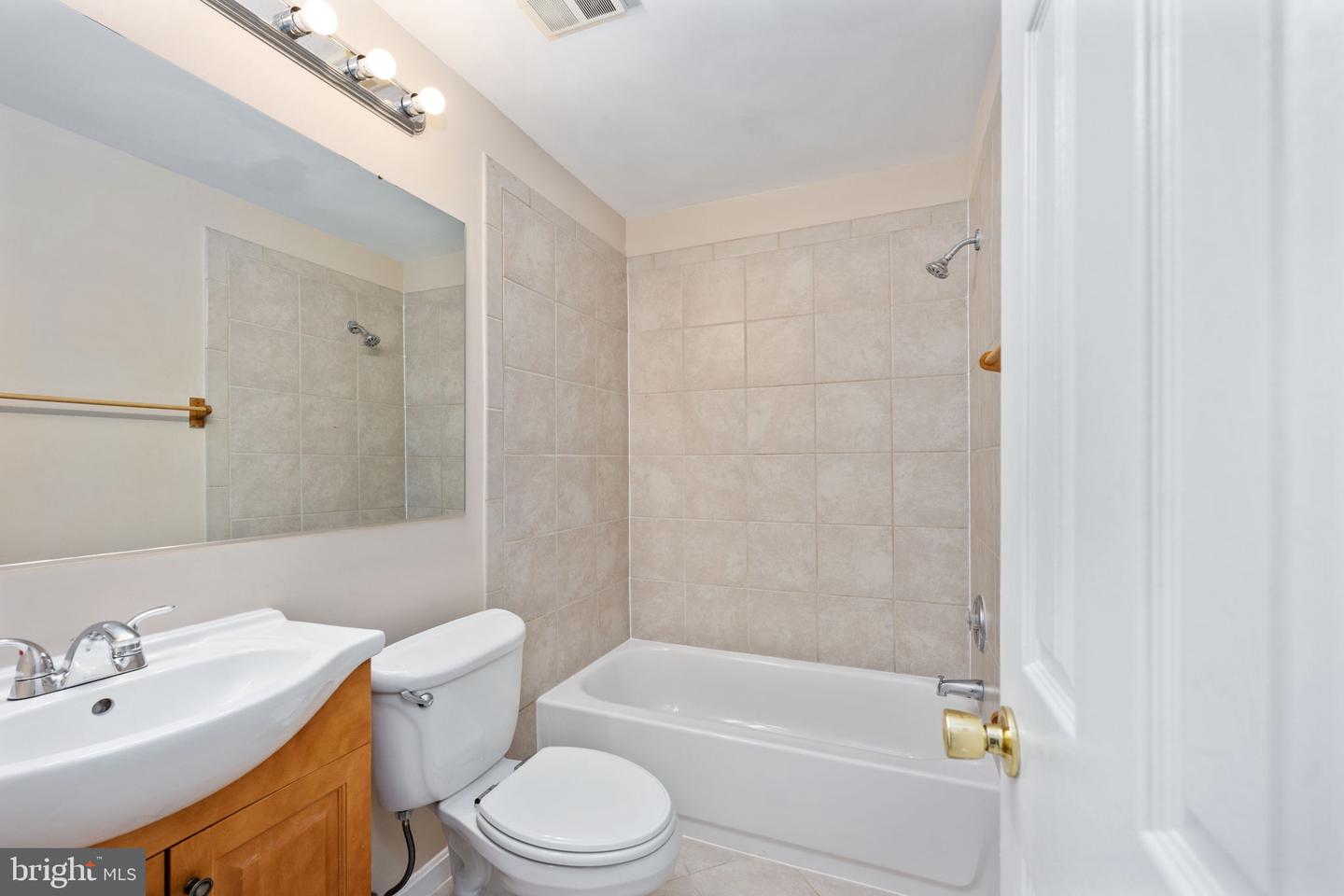 9476 SCARLET OAK DR, MANASSAS, Virginia 20110, 2 Bedrooms Bedrooms, ,2 BathroomsBathrooms,Residential,For sale,9476 SCARLET OAK DR,VAMN2009258 MLS # VAMN2009258