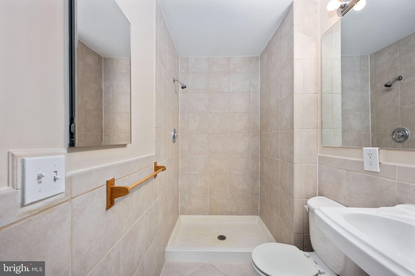 9476 SCARLET OAK DR, MANASSAS, Virginia 20110, 2 Bedrooms Bedrooms, ,2 BathroomsBathrooms,Residential,For sale,9476 SCARLET OAK DR,VAMN2009258 MLS # VAMN2009258