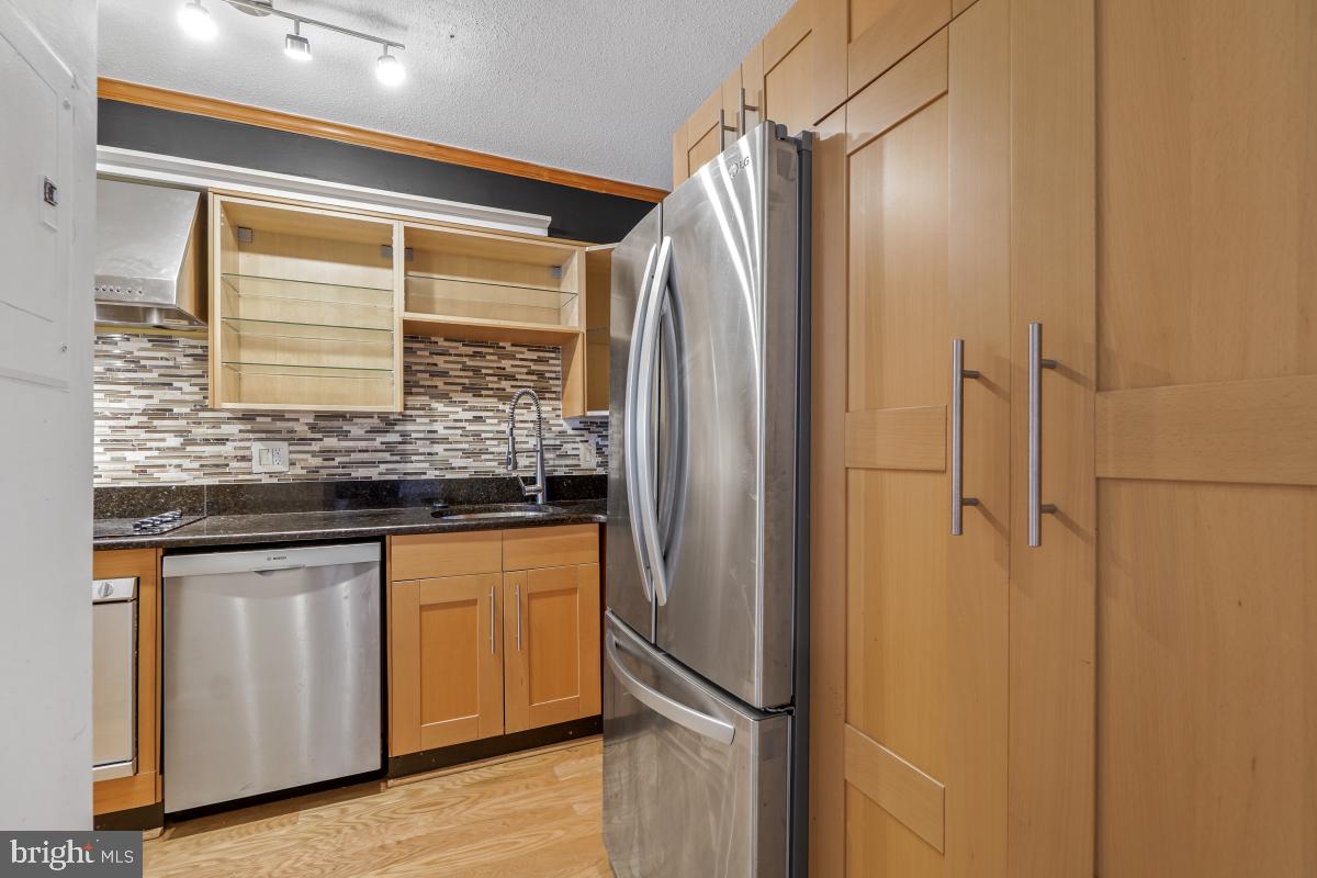 5901 MOUNT EAGLE DR #1117, ALEXANDRIA, Virginia 22303, 1 Bedroom Bedrooms, 6 Rooms Rooms,1 BathroomBathrooms,Residential,For sale,5901 MOUNT EAGLE DR #1117,VAFX2263224 MLS # VAFX2263224
