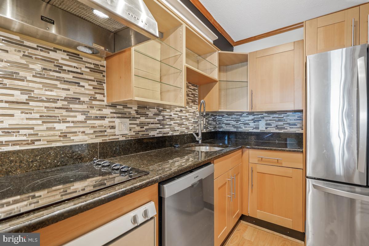 5901 MOUNT EAGLE DR #1117, ALEXANDRIA, Virginia 22303, 1 Bedroom Bedrooms, 6 Rooms Rooms,1 BathroomBathrooms,Residential,For sale,5901 MOUNT EAGLE DR #1117,VAFX2263224 MLS # VAFX2263224
