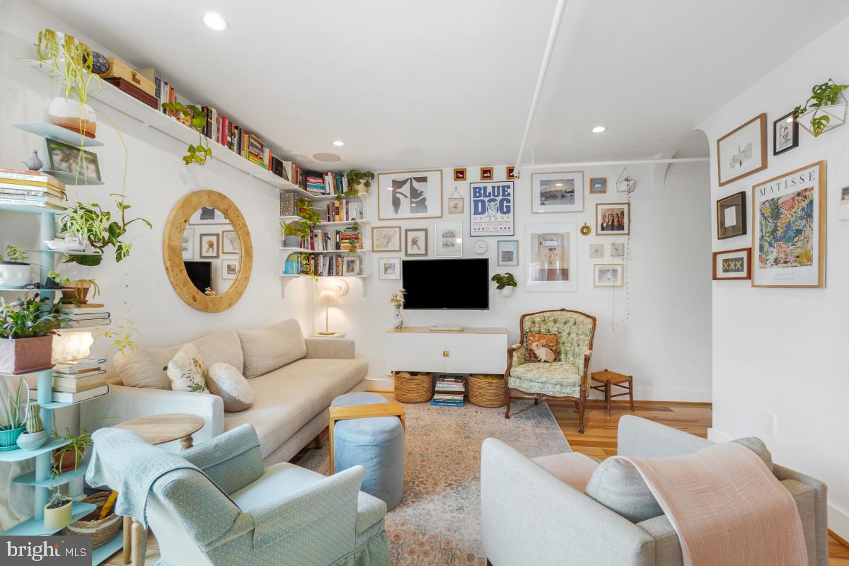 1514 NEWTON ST NW #302, WASHINGTON, District Of Columbia 20010, 1 Bedroom Bedrooms, ,1 BathroomBathrooms,Residential,For sale,1514 NEWTON ST NW #302,DCDC2216810 MLS # DCDC2216810
