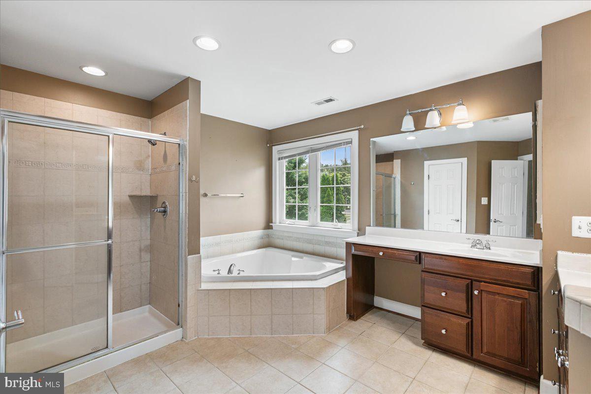 3629 STONEWALL MANOR DR, TRIANGLE, Virginia 22172, 5 Bedrooms Bedrooms, ,4 BathroomsBathrooms,Residential,For sale,3629 STONEWALL MANOR DR,VAPW2102642 MLS # VAPW2102642