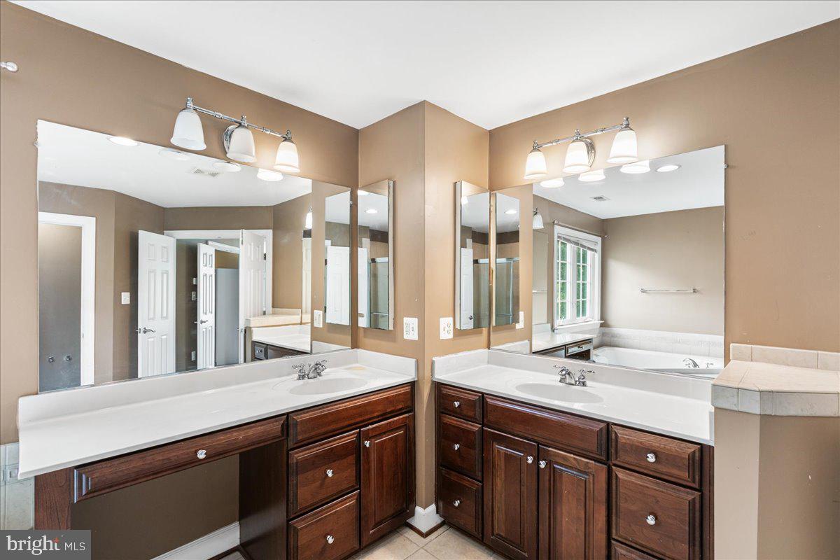 3629 STONEWALL MANOR DR, TRIANGLE, Virginia 22172, 5 Bedrooms Bedrooms, ,4 BathroomsBathrooms,Residential,For sale,3629 STONEWALL MANOR DR,VAPW2102642 MLS # VAPW2102642