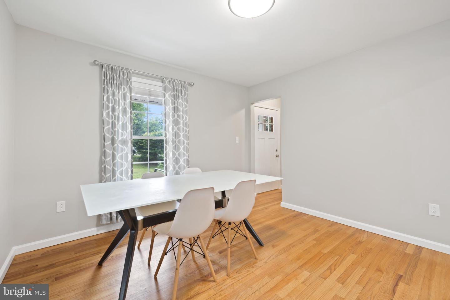 7406 STUART CIR, WARRENTON, Virginia 20187, 4 Bedrooms Bedrooms, 7 Rooms Rooms,2 BathroomsBathrooms,Residential,For sale,7406 STUART CIR,VAFQ2018054 MLS # VAFQ2018054