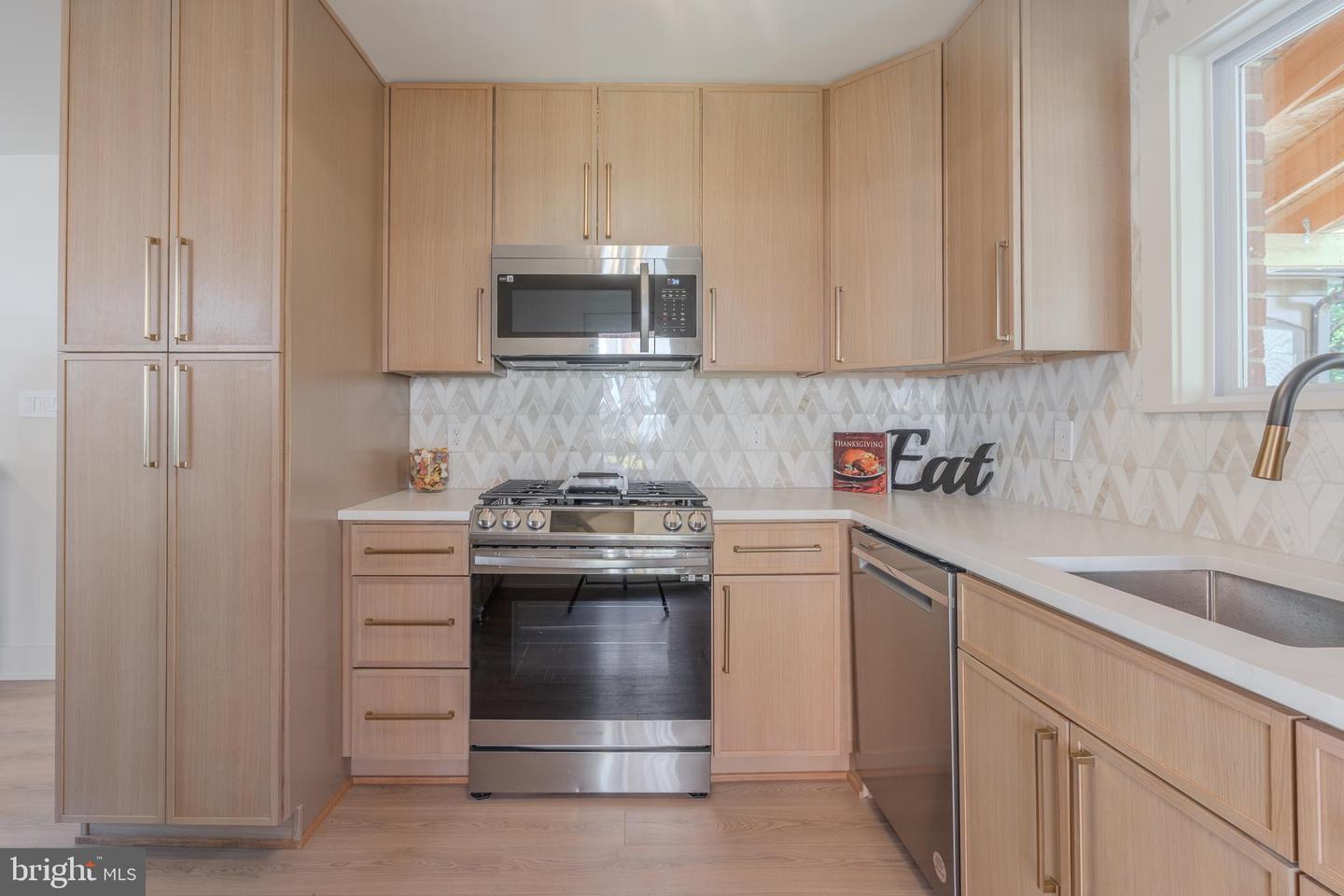 57 GARDEN DR, ALEXANDRIA, Virginia 22304, 3 Bedrooms Bedrooms, ,2 BathroomsBathrooms,Residential,For sale,57 GARDEN DR,VAAX2048960 MLS # VAAX2048960
