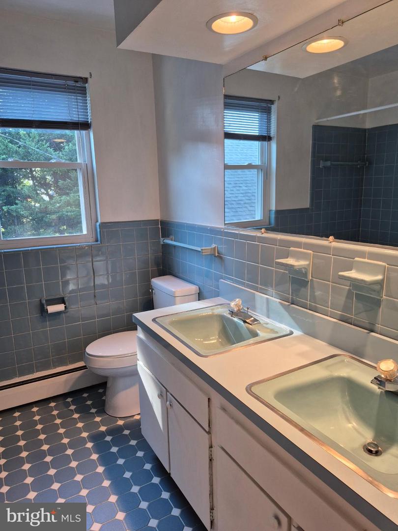 7 NORWOOD ST, KILMARNOCK, Virginia 22482, 5 Bedrooms Bedrooms, 16 Rooms Rooms,4 BathroomsBathrooms,Residential,For sale,7 NORWOOD ST,VALV2000868 MLS # VALV2000868