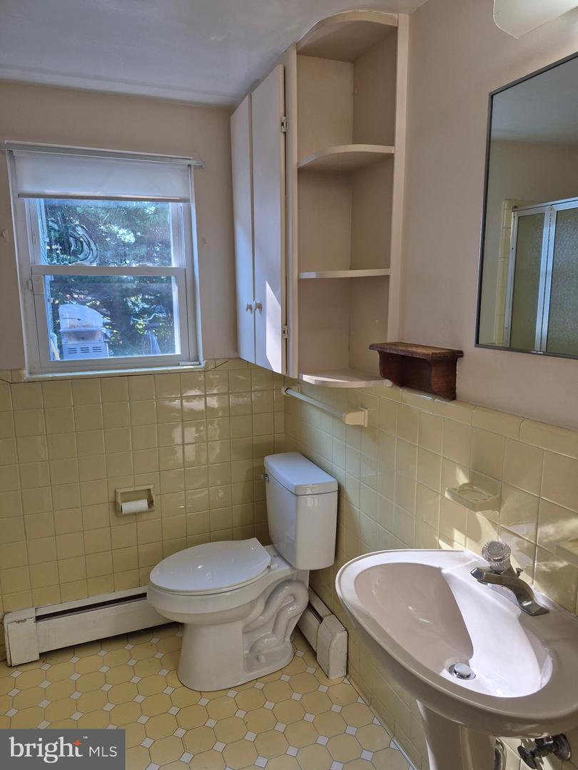 7 NORWOOD ST, KILMARNOCK, Virginia 22482, 5 Bedrooms Bedrooms, 16 Rooms Rooms,4 BathroomsBathrooms,Residential,For sale,7 NORWOOD ST,VALV2000868 MLS # VALV2000868