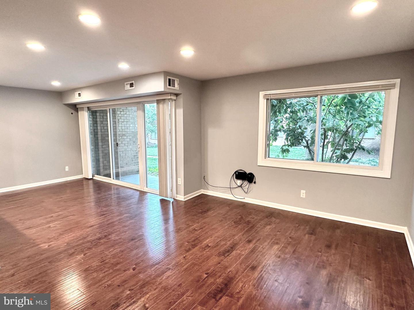8002 CHANUTE PL #20/6, FALLS CHURCH, Virginia 22042, 2 Bedrooms Bedrooms, ,1 BathroomBathrooms,Residential,For sale,8002 CHANUTE PL #20/6,VAFX2263178 MLS # VAFX2263178