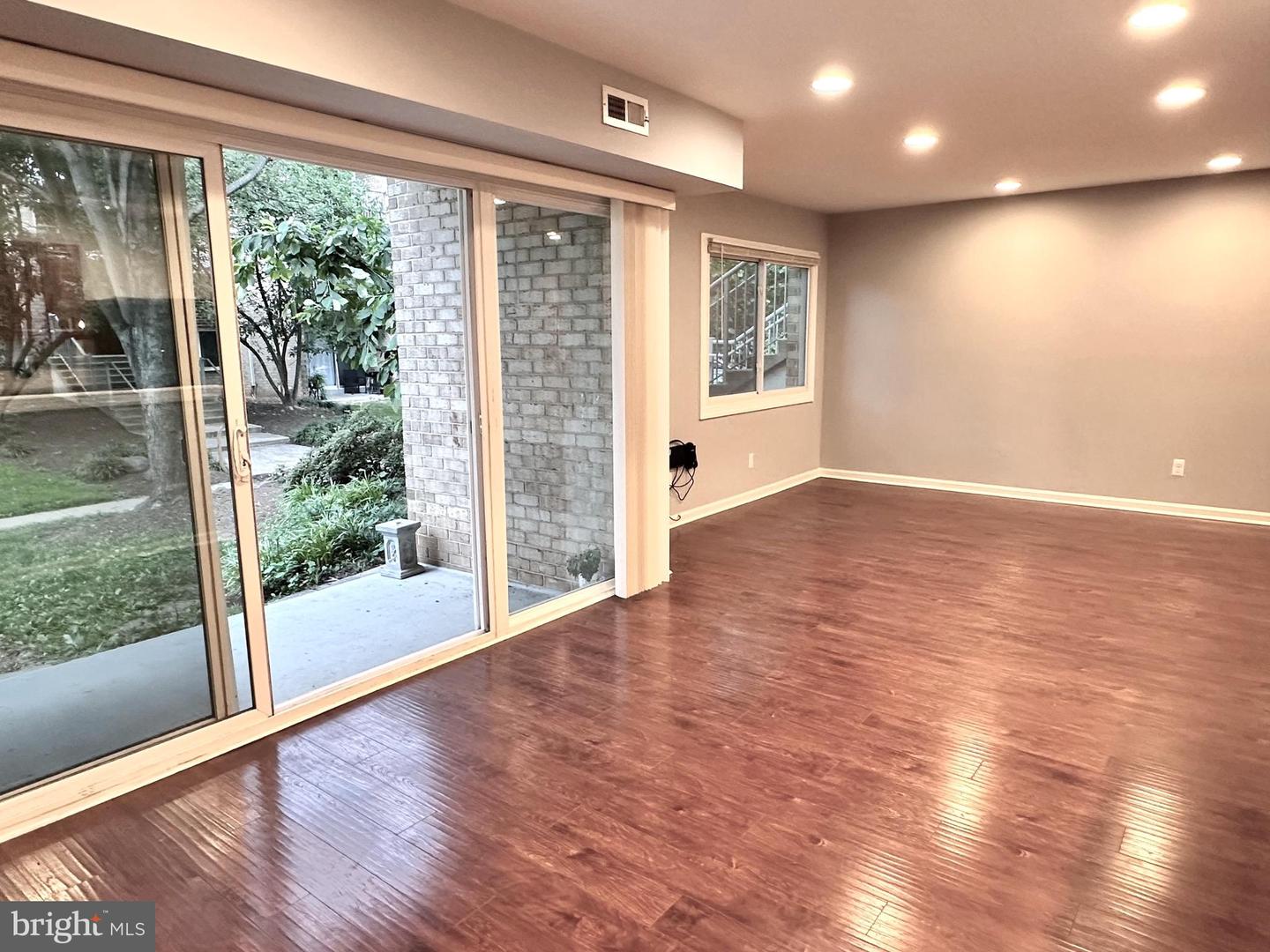 8002 CHANUTE PL #20/6, FALLS CHURCH, Virginia 22042, 2 Bedrooms Bedrooms, ,1 BathroomBathrooms,Residential,For sale,8002 CHANUTE PL #20/6,VAFX2263178 MLS # VAFX2263178