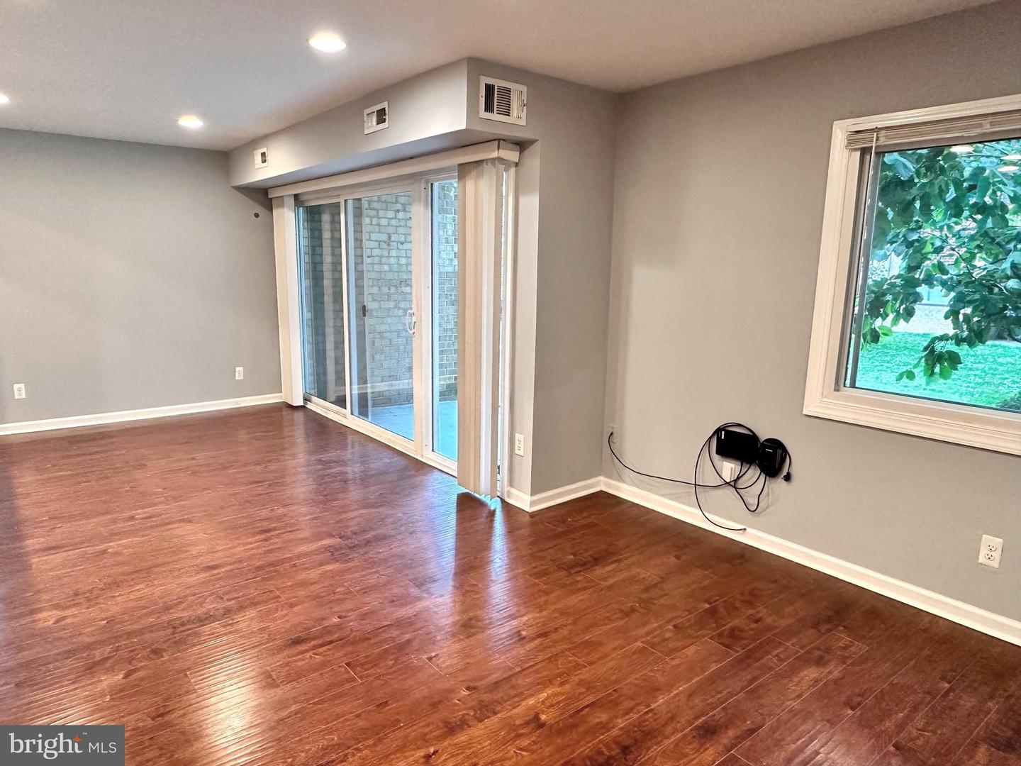 8002 CHANUTE PL #20/6, FALLS CHURCH, Virginia 22042, 2 Bedrooms Bedrooms, ,1 BathroomBathrooms,Residential,For sale,8002 CHANUTE PL #20/6,VAFX2263178 MLS # VAFX2263178
