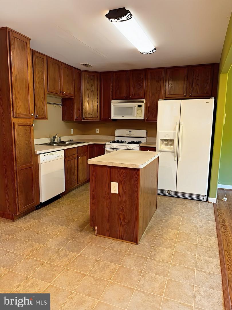 23055 SIR BARTON CT, RUTHER GLEN, Virginia 22546, 3 Bedrooms Bedrooms, ,2 BathroomsBathrooms,Residential,For sale,23055 SIR BARTON CT,VACV2008752 MLS # VACV2008752
