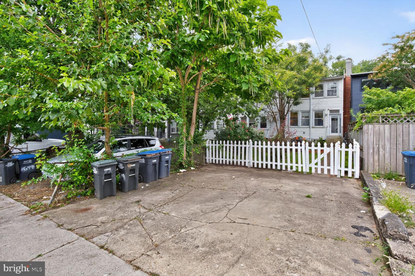 649 IRVING ST NW, WASHINGTON, District Of Columbia 20010, 4 Bedrooms Bedrooms, ,3 BathroomsBathrooms,Residential,For sale,649 IRVING ST NW,DCDC2216814 MLS # DCDC2216814