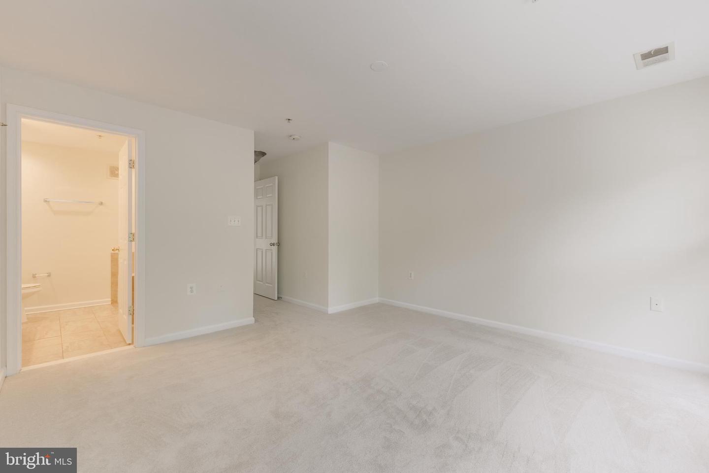 6066 ASTER HAVEN CIR, HAYMARKET, Virginia 20169, 3 Bedrooms Bedrooms, ,2 BathroomsBathrooms,Residential,For sale,6066 ASTER HAVEN CIR,VAPW2097840 MLS # VAPW2097840