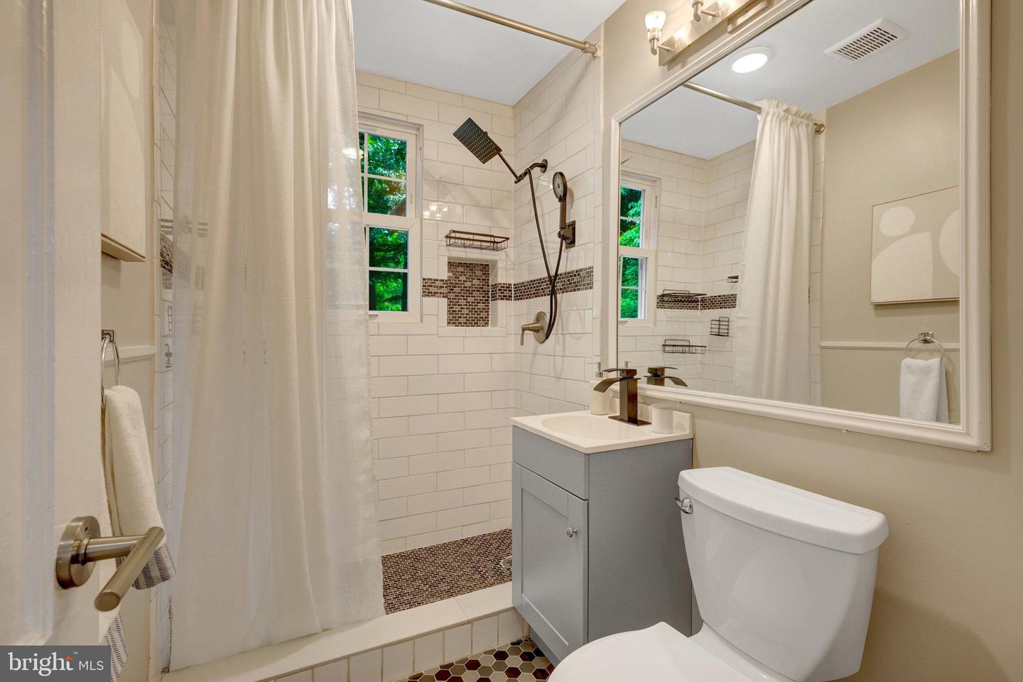7004 CHESTNUT AVE, FALLS CHURCH, Virginia 22042, 5 Bedrooms Bedrooms, ,3 BathroomsBathrooms,Residential,For sale,7004 CHESTNUT AVE,VAFX2256492 MLS # VAFX2256492