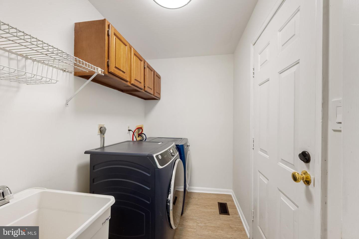 5409 HONEY BROOK CT, FAIRFAX, Virginia 22030, 4 Bedrooms Bedrooms, ,3 BathroomsBathrooms,Residential,For sale,5409 HONEY BROOK CT,VAFX2261016 MLS # VAFX2261016
