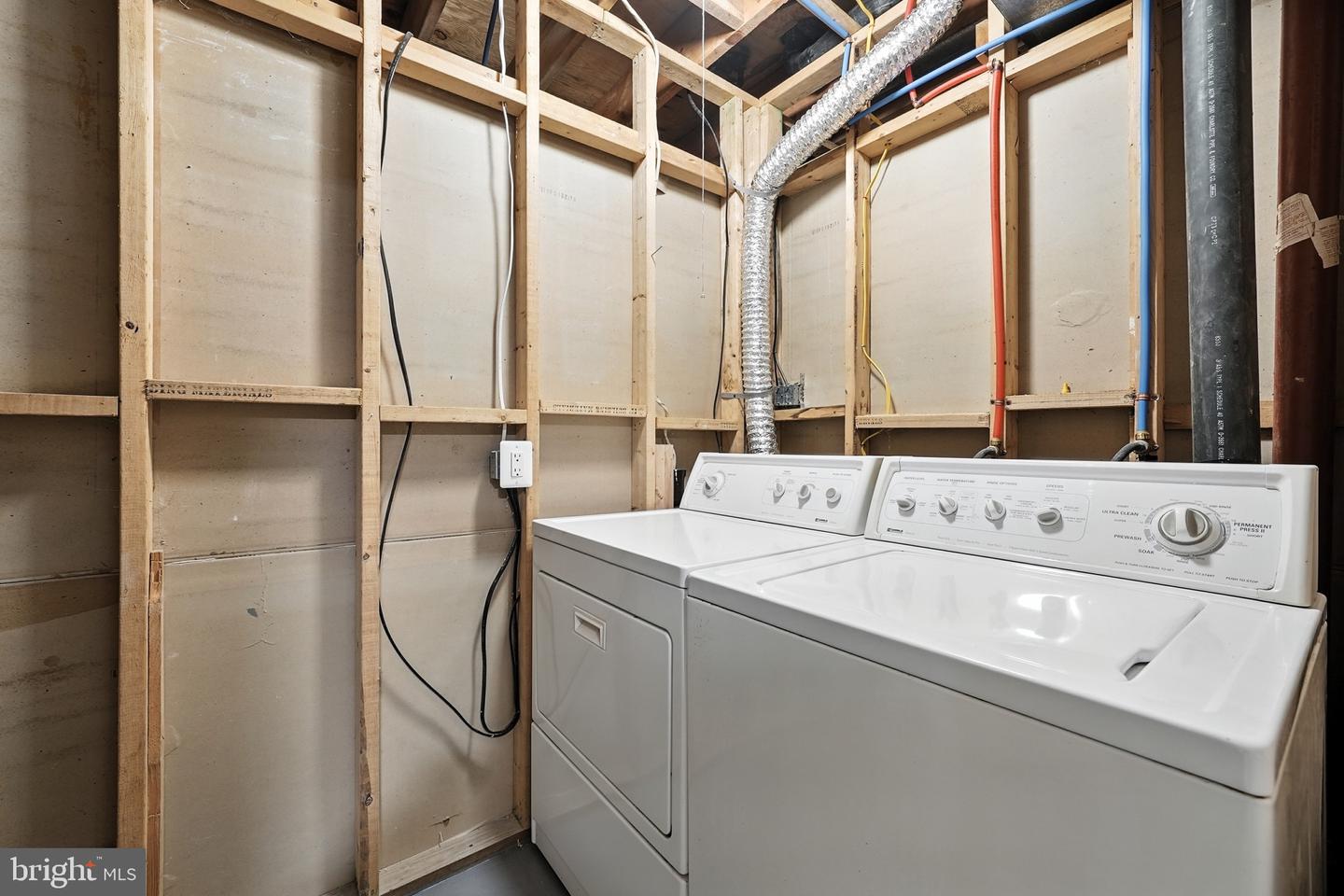 9650 MASTERWORKS DR, VIENNA, Virginia 22181, 3 Bedrooms Bedrooms, 9 Rooms Rooms,3 BathroomsBathrooms,Residential,For sale,9650 MASTERWORKS DR,VAFX2262092 MLS # VAFX2262092