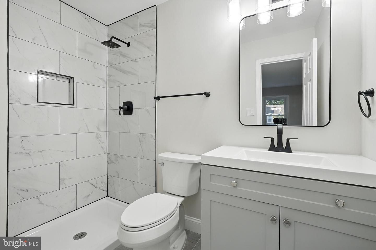 9650 MASTERWORKS DR, VIENNA, Virginia 22181, 3 Bedrooms Bedrooms, 9 Rooms Rooms,3 BathroomsBathrooms,Residential,For sale,9650 MASTERWORKS DR,VAFX2262092 MLS # VAFX2262092