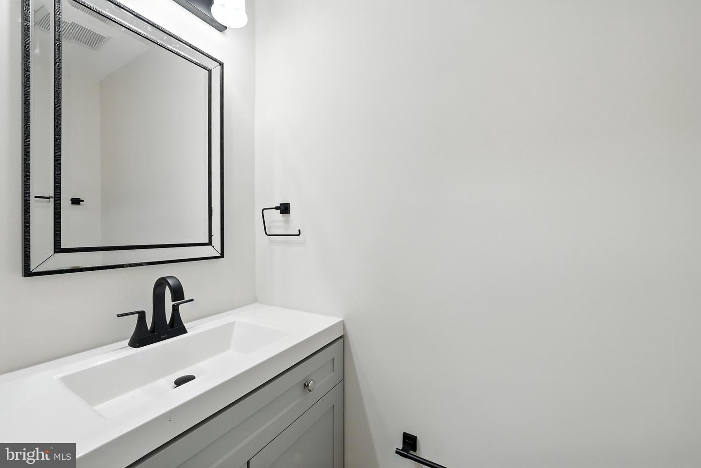 9650 MASTERWORKS DR, VIENNA, Virginia 22181, 3 Bedrooms Bedrooms, 9 Rooms Rooms,3 BathroomsBathrooms,Residential,For sale,9650 MASTERWORKS DR,VAFX2262092 MLS # VAFX2262092